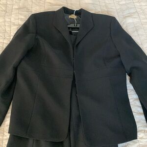 Caslon black suit set